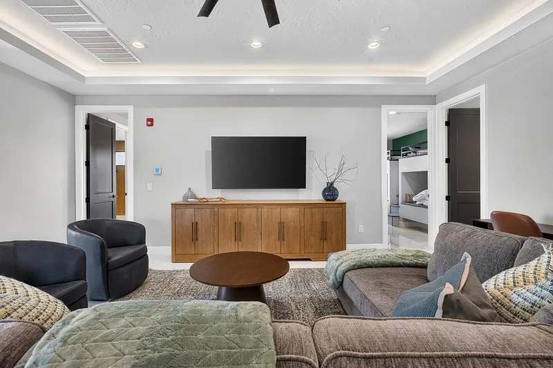 Group Getaway at Pecan Valley - Sleeps 18, 5 BR